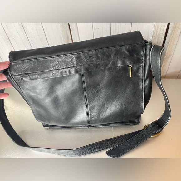 Vintage Nine West Black Distressed Leather Messenger Work Bag Purse - Picture 3 of 10